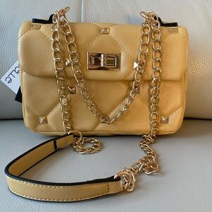 Isabelle yellow bag🤩